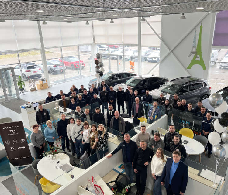Колектив автосалону Citroën «Ілта Львів» на Городоцькій, 288 у Львові